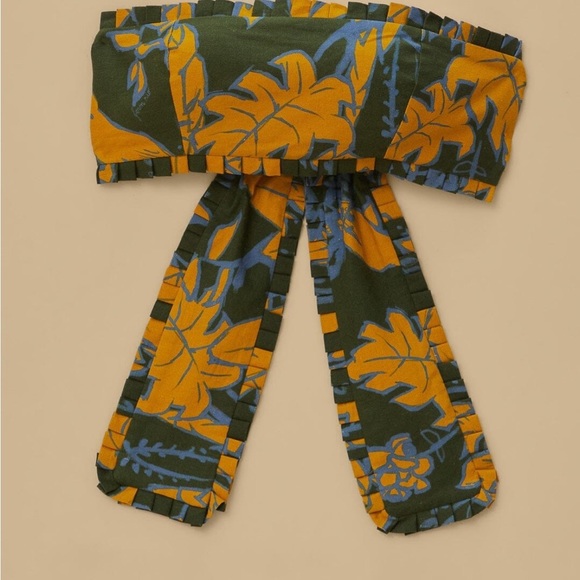 NWT FARM RIO Green Foliage Sketch Crop Top size L
🚨FIRM PRICE NO DISCOUNT - Picture 6 of 10